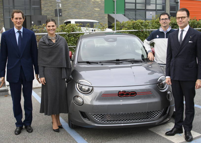 Kronprinsessan, prinsen och bilkungen. Samt naturligtvis en Fiat. Fiatchefen John Elkann Kronprinsessan Victoria Prins Daniel