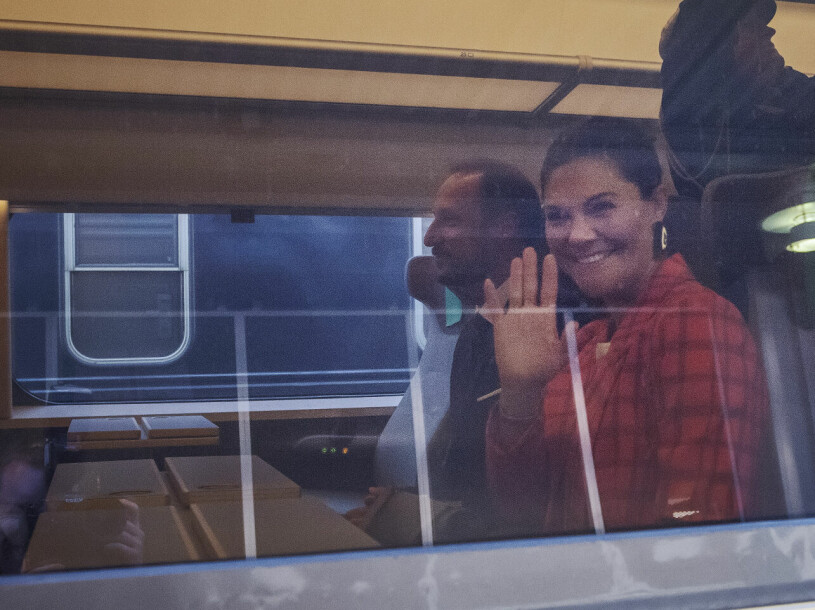 Bye bye Kungliga huvudstaden. Mot Göteborg! Kronprinsessan Victoria på tåget