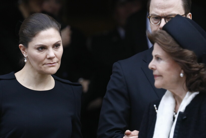 Kronprinsessan Victoria och drottning Silvia på begravning