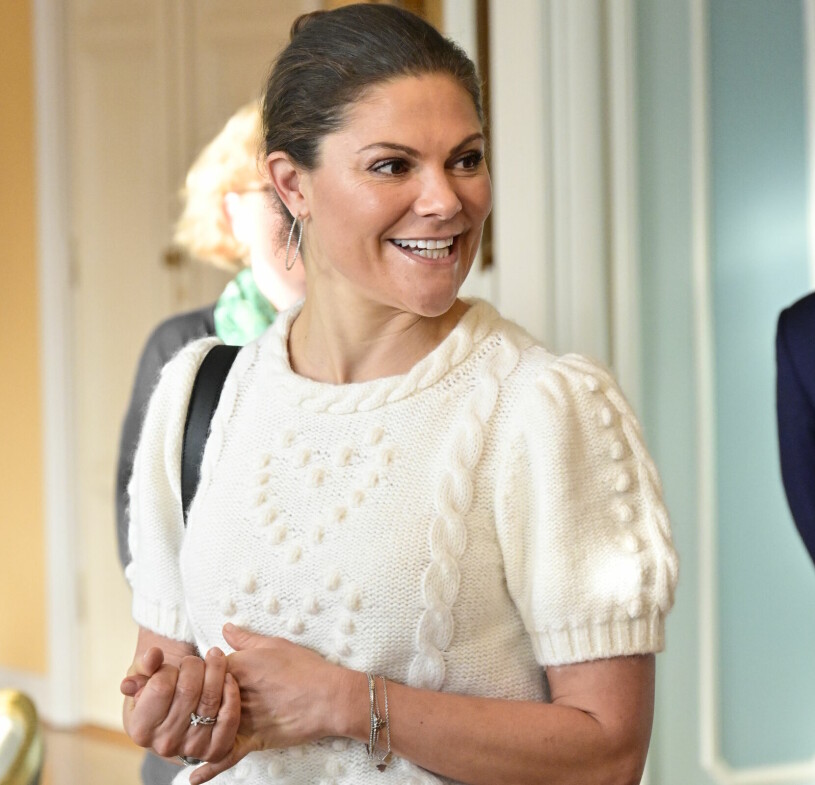 Paris nästa för kronprinsessan Victoria. Kronprinsessan Victoria Vit stickad topp