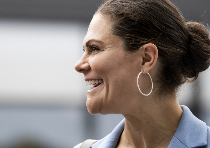 Victoria såg också humorn i det hela! Kronprinsessan Victoria