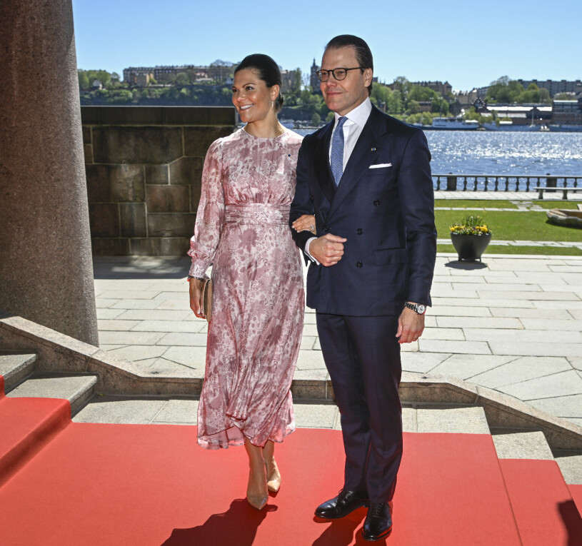 Kronprinsessparet i vårsolen. Kronprinsessan Victoria och prins Daniel vid lunch i Stockholms stadshus