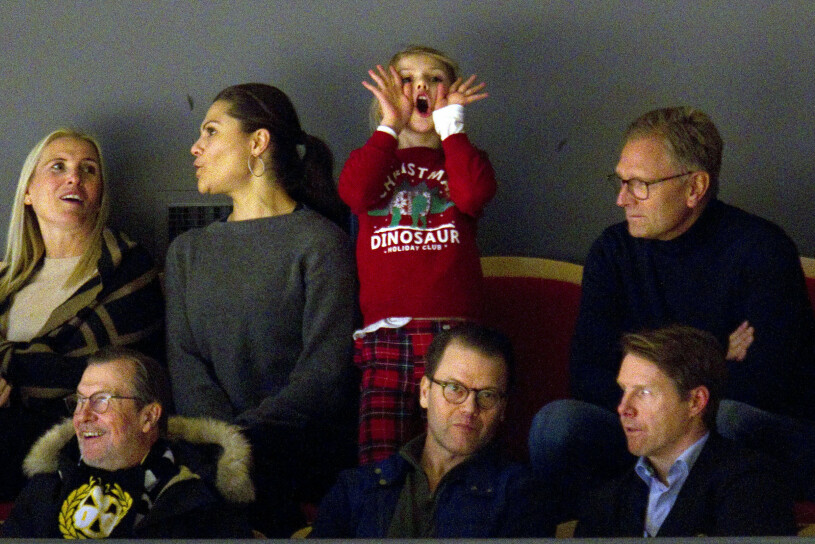 Det var bara Ewa Westling och prins Oscar som saknades. Kronprinsessan Victoria, prins Daniel och prinsessan Estelle med Olle Westling och Anna Westling Söderström och hennes man Mikael Söderström