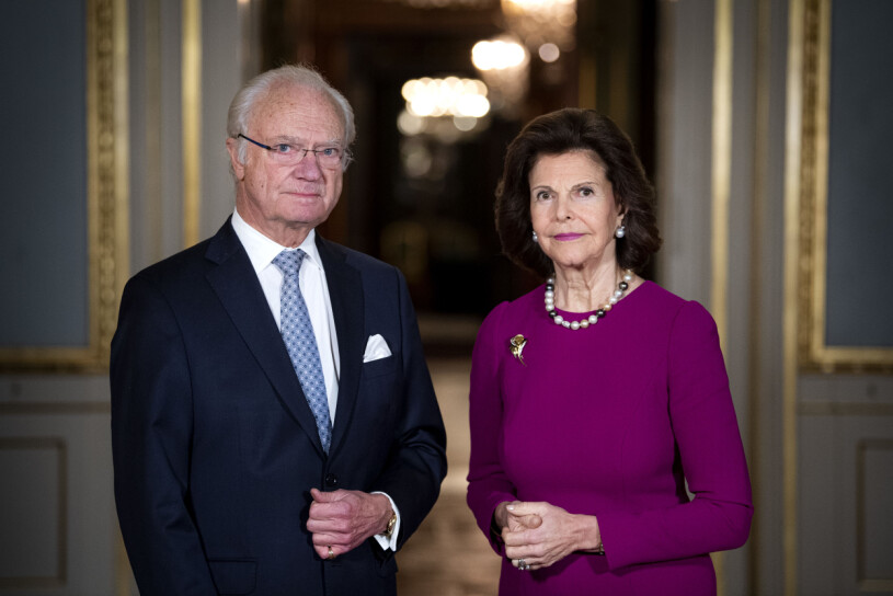 Hovets läkare vaccinerade kungaparet på slottet Stenhammar i Södermanland. Kungen Kung Carl Gustaf Drottning Silvia Kungaparet Vaccin Vaccinerade Stenhammar Covid-19 Debatt