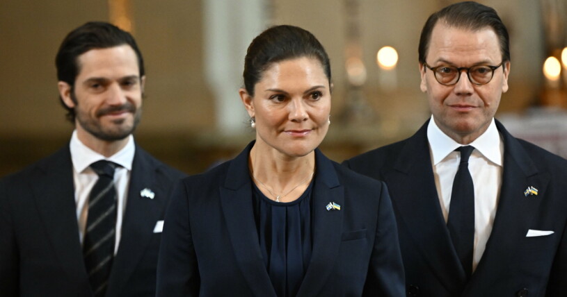 Kronprinsessan Victoria satt i publiken när Melloaktuella Emil Henrohn räckte ut långfingret under musikalen Annie. Kronprinsessan Victoria
