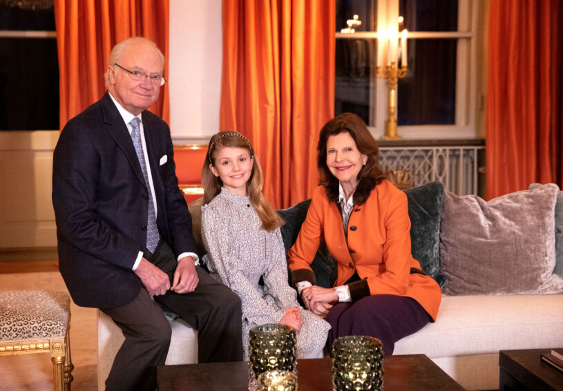 Så här såg det ut i fjol när kungaparet gratulerade sitt äldsta barnbarn vid firandet på Haga slott. Kungen och drottning Silvia vid firandet av prinsessan Estelles 10-årsdag 2022