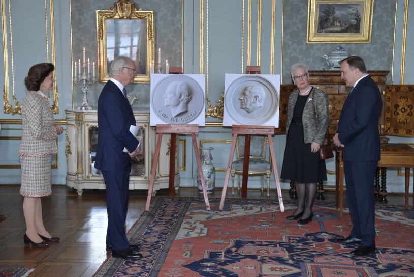 Statsminister Stefan Löfven och vice talman Åsa Lindestam uppvaktar kungen på slottet Kungens födelsedag 2021