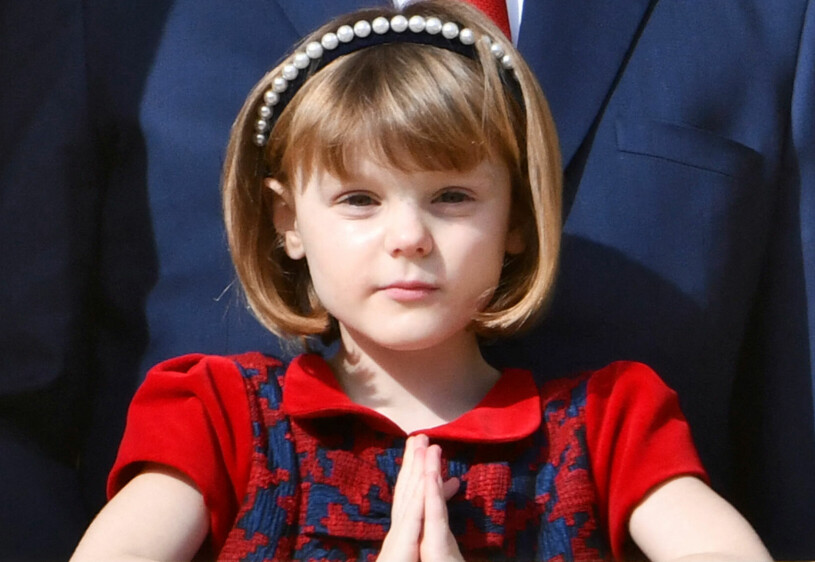 Charlenes dotter prinsessan Gabriella. Klädd av de franska modehusen, men utan sin mamma. Charlenes dotter prinsessan Gabriella.