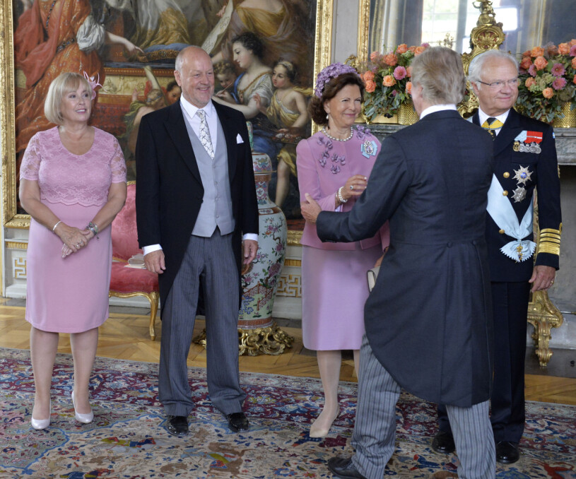 Det är ju så här vi brukar få se Erik och Marie Hellqvist: Vid kungliga familjehögtider som födelsedagar och dop.