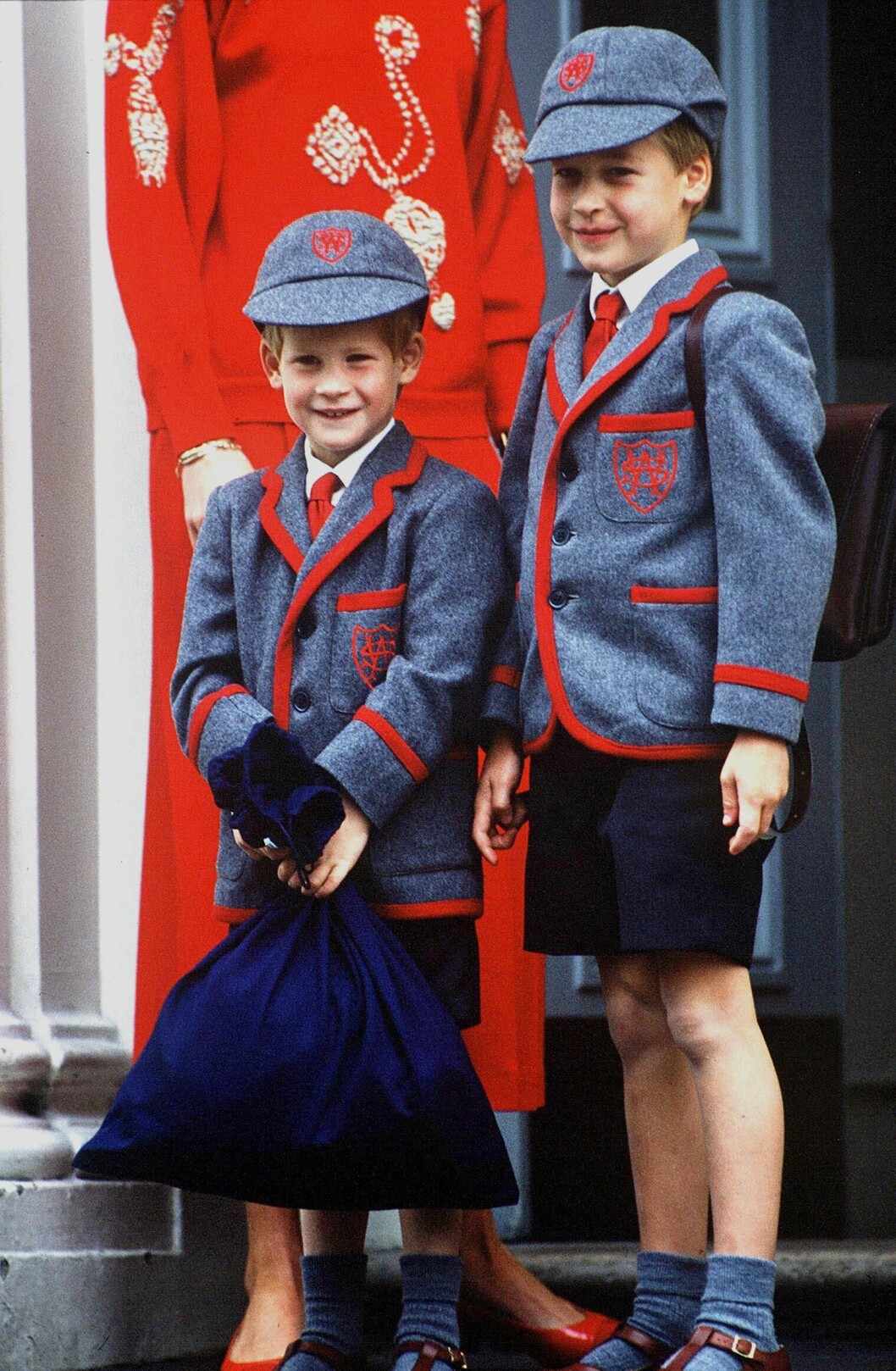 Prins William fotograferad vid sju års ålder, bredvid sin bror Harry, 1989.