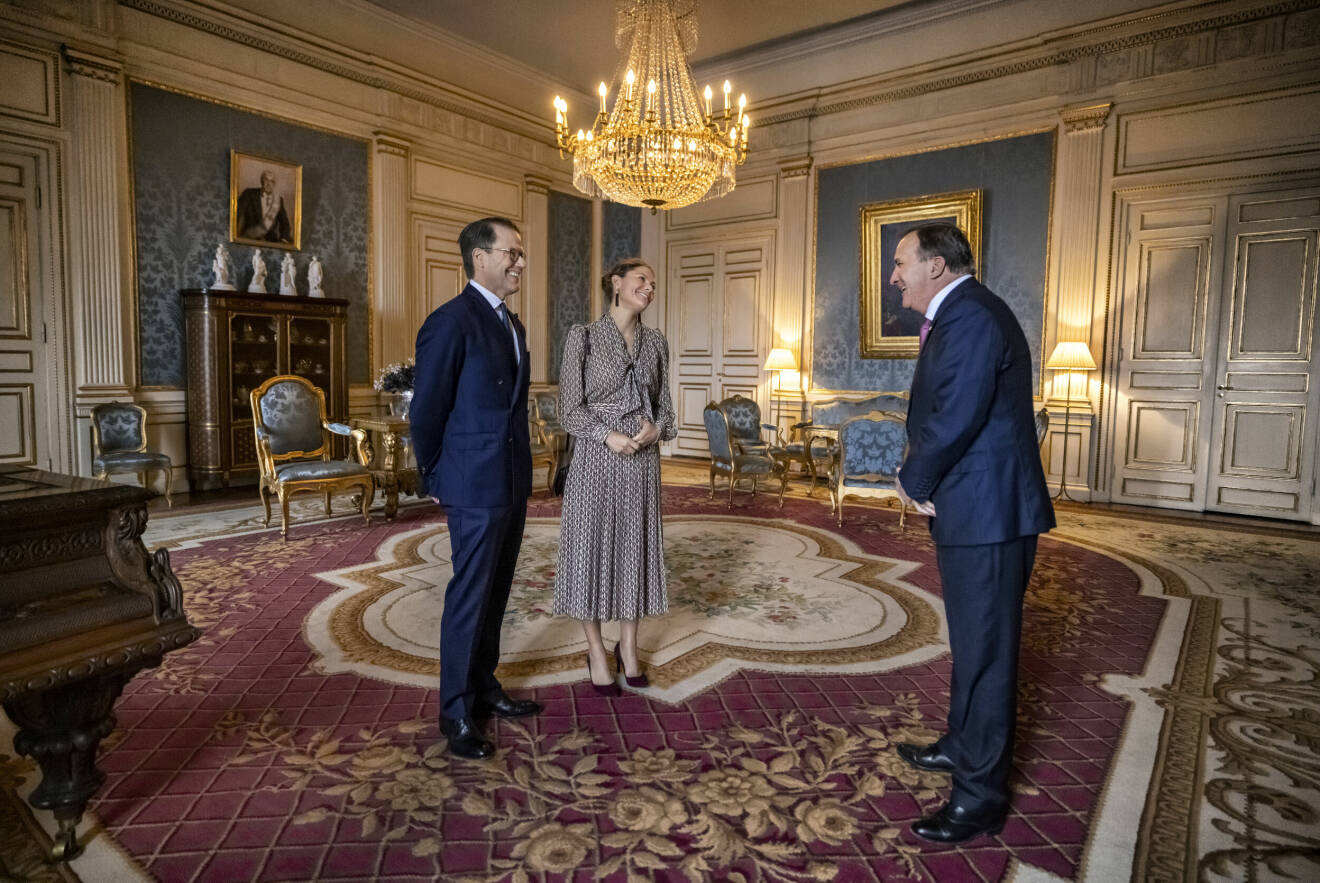 Kronprinsessan Victoria och prins Daniel med Stefan Löfven på slottet