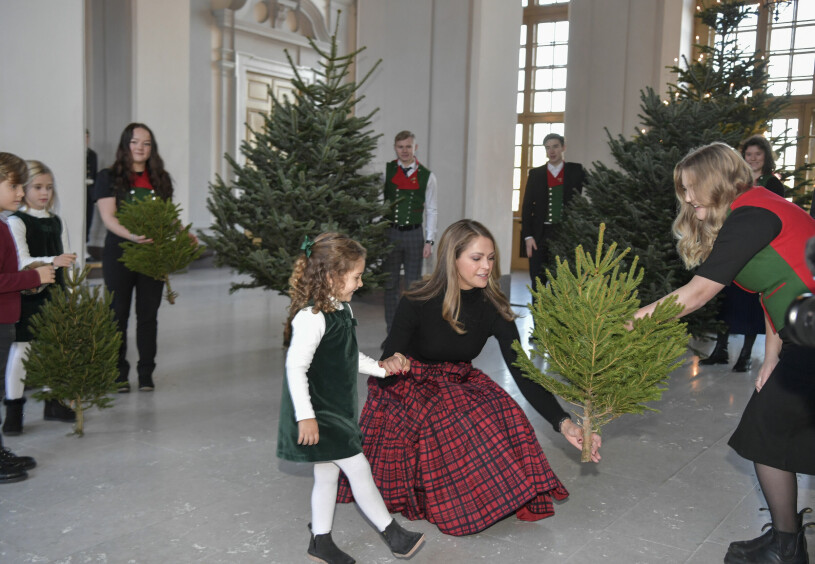 En liten gran till prinsessan Adriennes rum i våningen på Kungliga hovstallet. Prinsessan Adrienne Prinsessan Madeleine