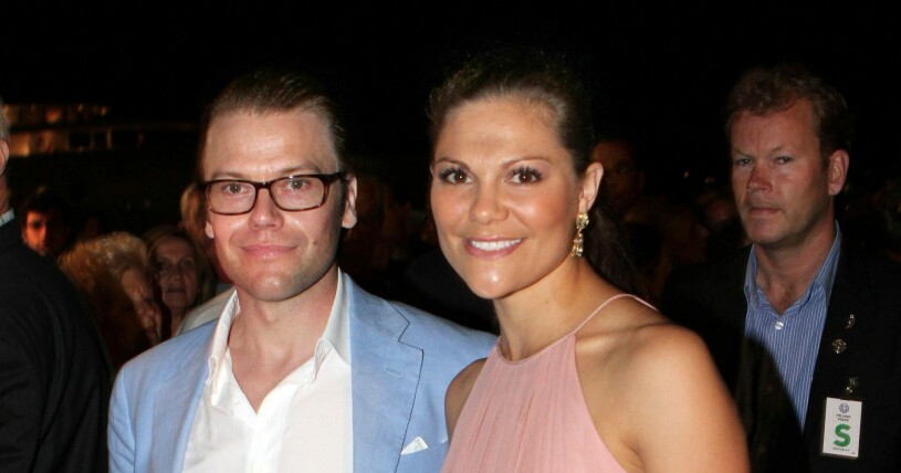 ronprinsessan Victoria och prins Daniel vid Cocktailpartyt kvällen innan bröllopet mellan prins Nikolaos och Tatianan Blatnik på Spetses i Grekland Prins Daniel och kronprinsessan Victoria
