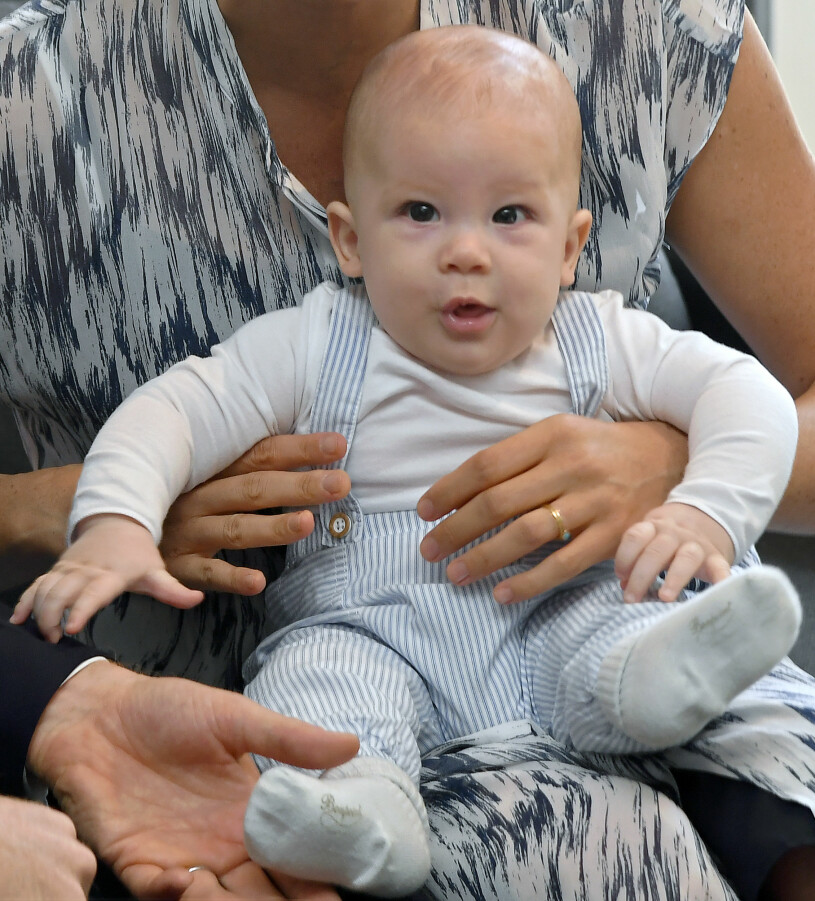 Master Archie Harrison Mountbatten-Windsor, storebror inom kort.