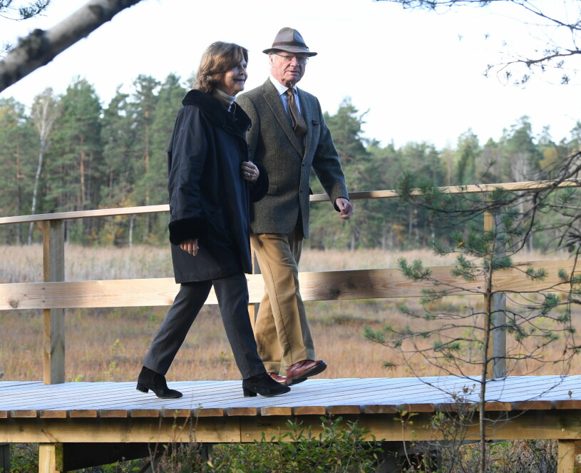 Kungen och drottningen gillar att vandra och det har blivit många turer med ryggsäck genom åren, från Treriksröset till Bhutan. Kungen Drottning Silvia Kungaparet Invigning Sörmlandsleden