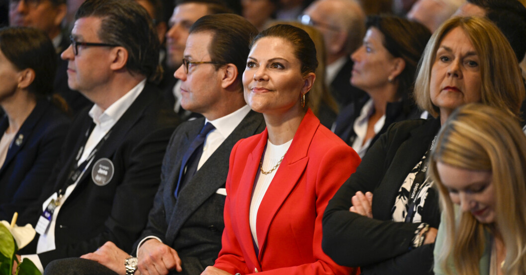 Kronprinsessan Victoria reser till London med kungen. Kronprinsessan Victoria och prins Daniel