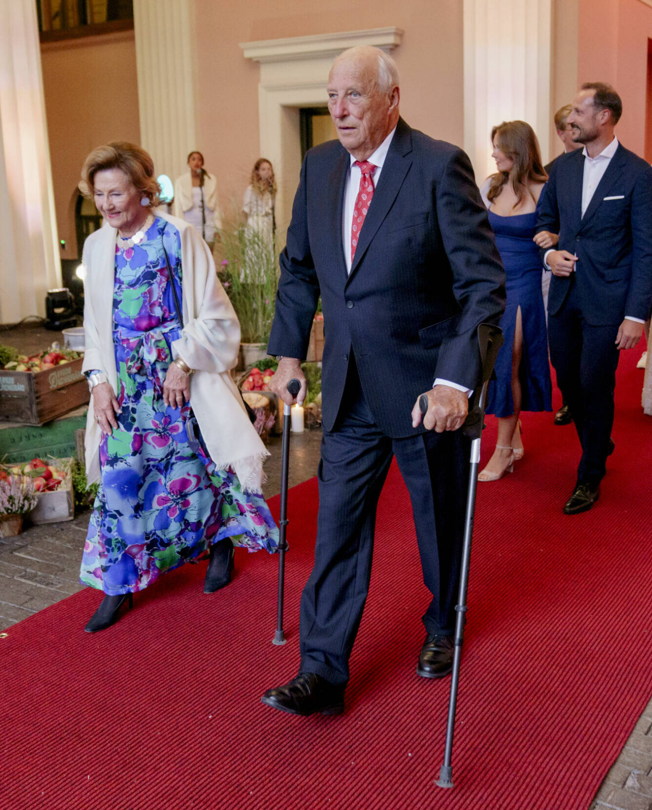 Kung Harald och drottning Sonja på Mette-Marits och Haakons gemensamma 50-årsfest på slottet