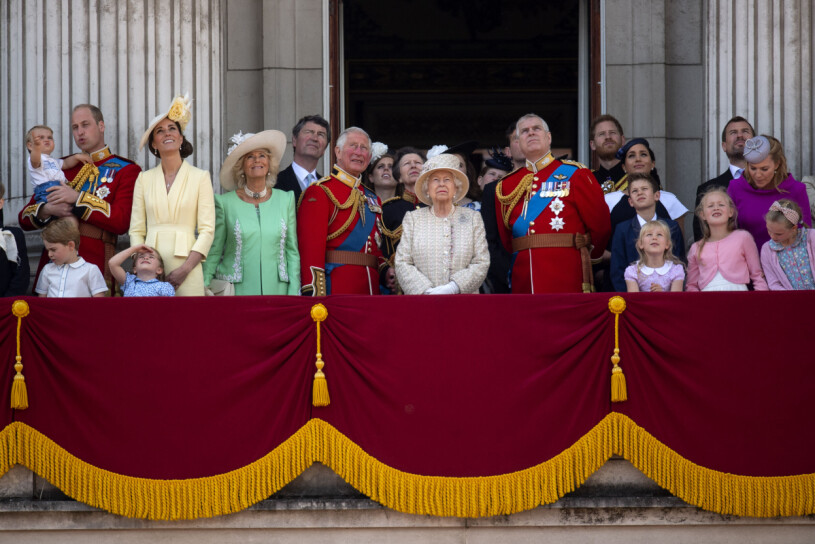 Varken Andrew, Harry eller Meghan kommer synas på balkongen den 2 juni. Brittiska kungafamiljen