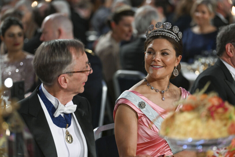 Nobelpristagaren i fysiologi eller medicin, Svante Pääbo, och kronprinsessan Victoria under Nobelbanketten i Stadshuset i Stockholm. Nobelpristagaren i fysiologi eller medicin, Svante Pääbo, och kronprinsessan Victoria under Nobelbanketten i Stadshuset i Stockholm på lördagen.