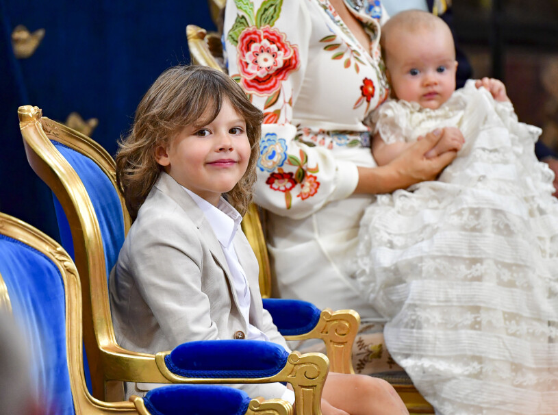 Barnen fick egna karmstolar i miniformat. Prins Alexander Prins Julian Dop