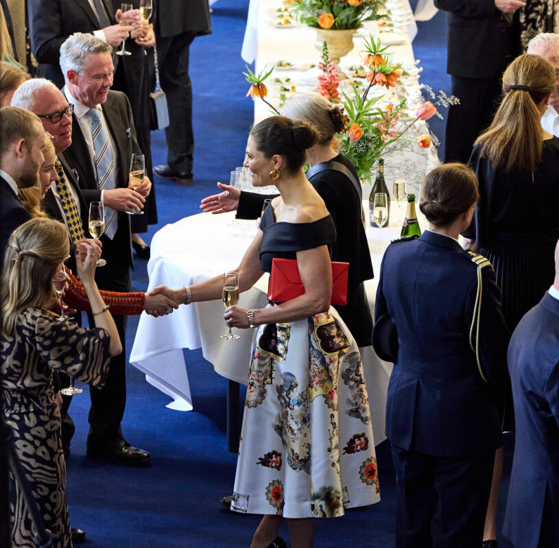Kronprinsessan mitt i vimlet. Kronprinsessan Victoria Crafoordpriset
