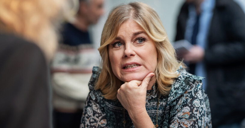 Pernilla behöver följarnas råd! Pernilla Wahlgren under en pressträff för Stjärnorna på slottet 2019.
