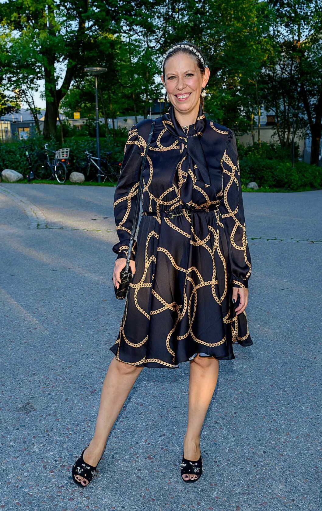 Ida Sjöstedt gjorde entré i egendesignad klänning.