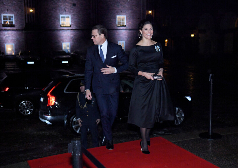 Prins Daniel och kronprinsessan Victoria anländer till Nobelprisutdelningen, 2021. Prins Daniel och kronprinsessan Victoria