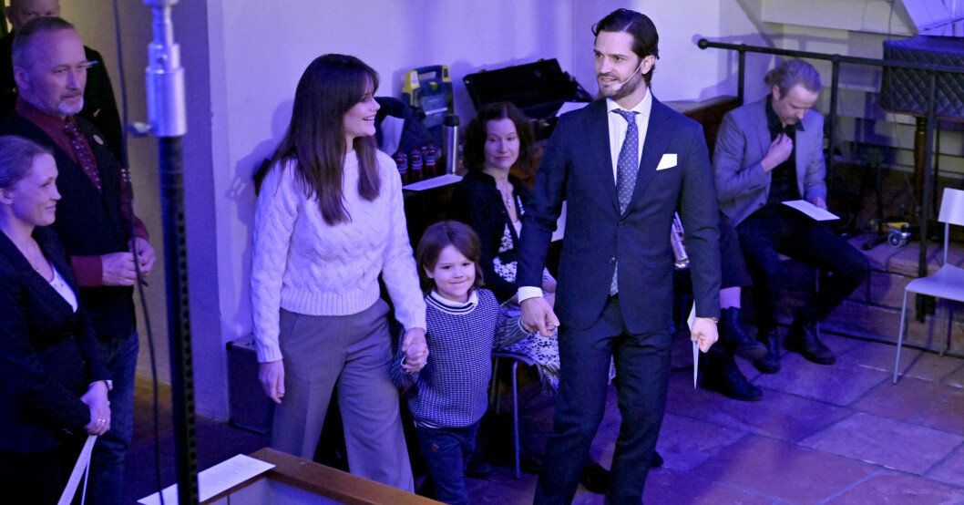 Ett av Alexanders första uppdrag! Prins Carl Philip och prinsessan Sofia med sin son prins Alexander närvarar vid till den traditionella högtidsfesten i Mora kyrka inför Vasaloppet.