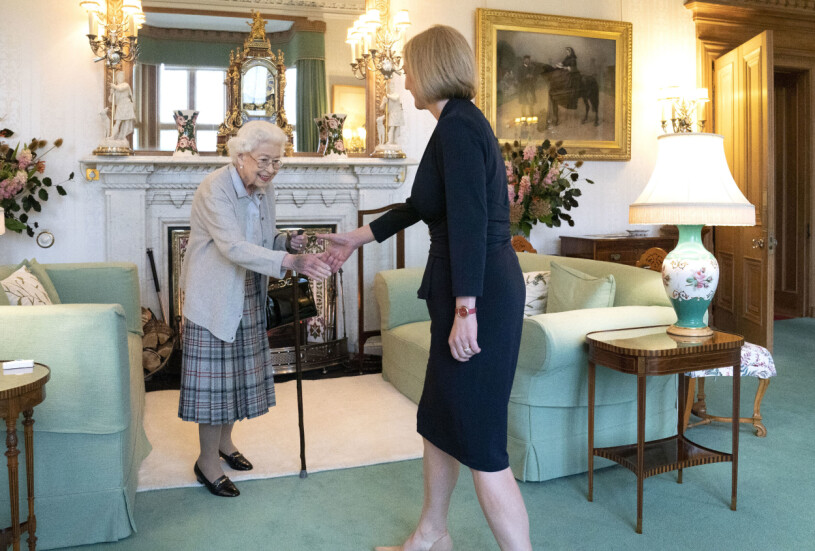 Mötet på Balmoral i tisdags som gjorde Liz Truss till premiärminister. Drottning Elizabeth och premiärminister Liz Truss