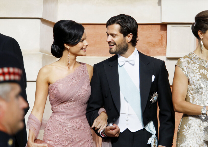 Carl Philip har alltid varit väldigt säker på att Sofia är den rätta. Prins Carl Philip och Sofia Hellqvist, Vicky Andréns och Gustaf Magnusons bröllop. Bröllopet/vigsel i Ulriksdals slottskapell, norra Stockholm. Brudparet och gästerna åkte med båt ifrån Ulriksdals mot bröllopsfesten.