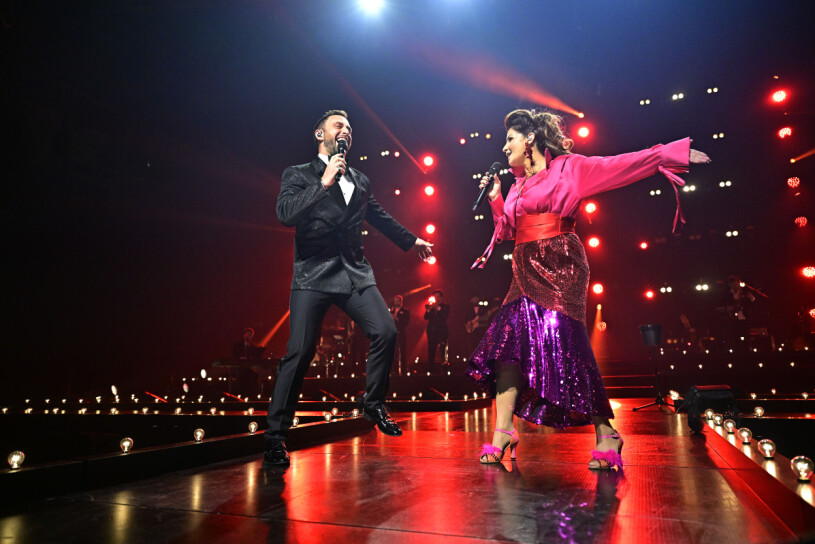 Måns och Carola gjorde en helt makalös turné ihop! Måns Zelmerlöw och Carola Häggkvist under julkonserten A Grand X-mas på Husqvarna Garden i Jönköping på torsdagskvällen.