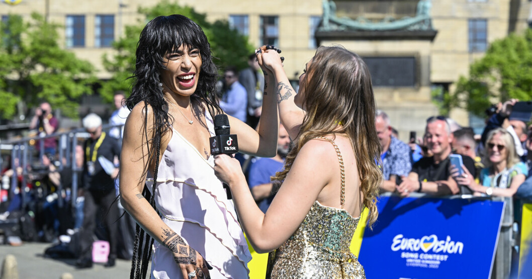 Loreen på den turkosa mattan i Liverpool. Loreen
