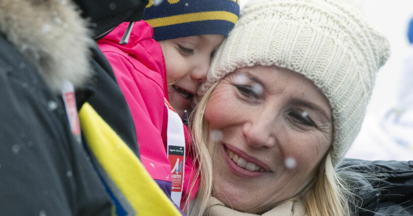 Anna Westling och Estelle hejar på Sverige i skidor! anna westling