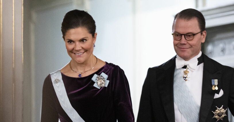 Prins Daniel lämnar Haga slott för att närvara på Världsekonomiskt forum i Davos, Schweiz. Kronprinsessan Victoria och prins Daniel