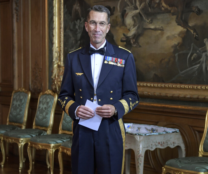 ÖB, för kvällen i galauniform. Överbefälhavaren ÖB Micael Bydén