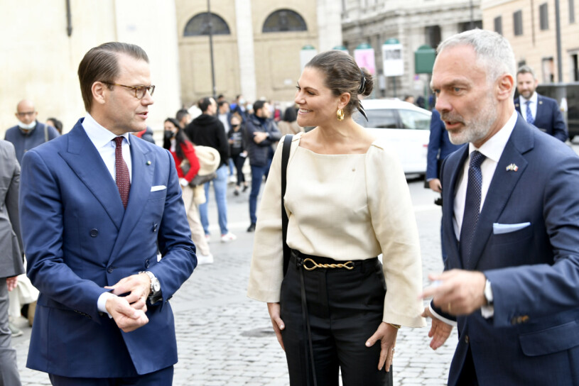 Ett prinspar på piazzan! Här med ambassadör Jan Björklund. Kronprinsessan Victoria Prins Daniel Jan Björklund