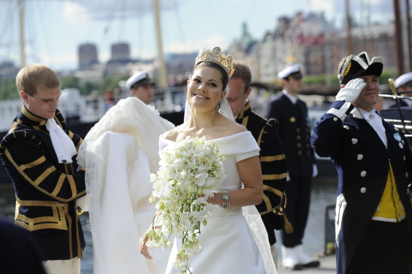 Jublande glad – när spänningen äntligen släppte! Kronprinsessan Victoria som brud Victorias bröllop 19 juni 2010