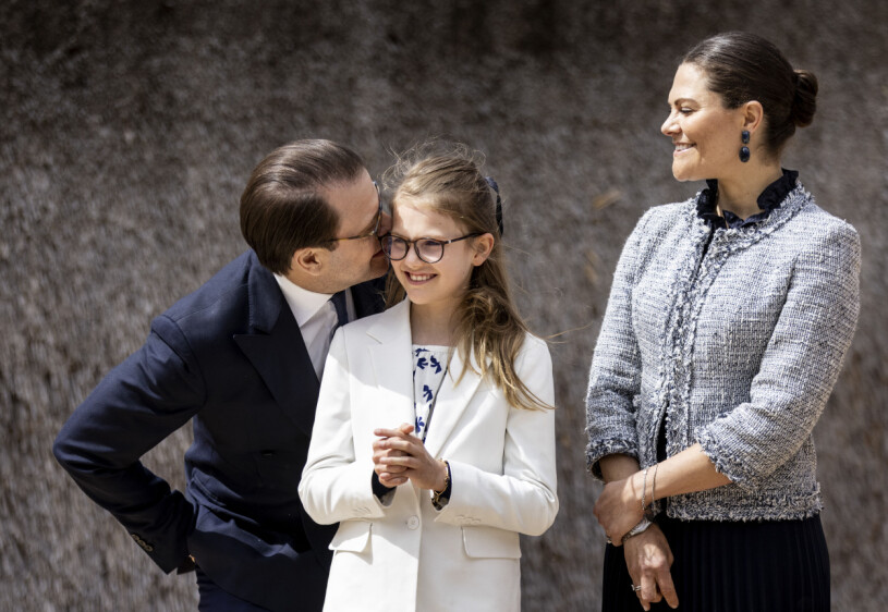 Estelle är ett kungligt proffs! Kronprinsessan Victoria, prins Daniel och prinsessan Estelle på besök vid sjön Tåkern. Kronprinsessparet och Estelle är på ett endagsbesök i Östergötland.