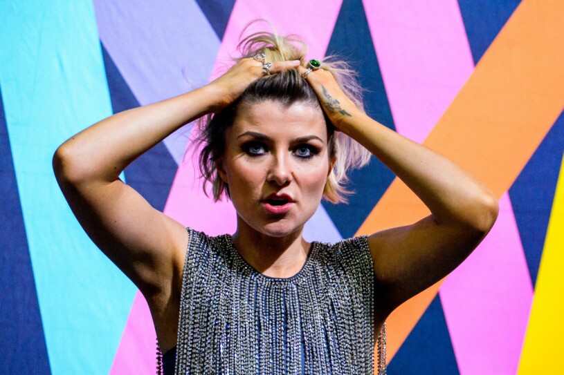Vilken tur att den svenska delegationen tänkte på det! Cornelia Jakobs oro inför Eurovision
