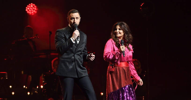 Måns Zelmerlöw och Carola Häggkvist under julkonserten A Grand X-mas. Måns Zelmerlöw och Carola Häggkvist under julkonserten A Grand X-mas