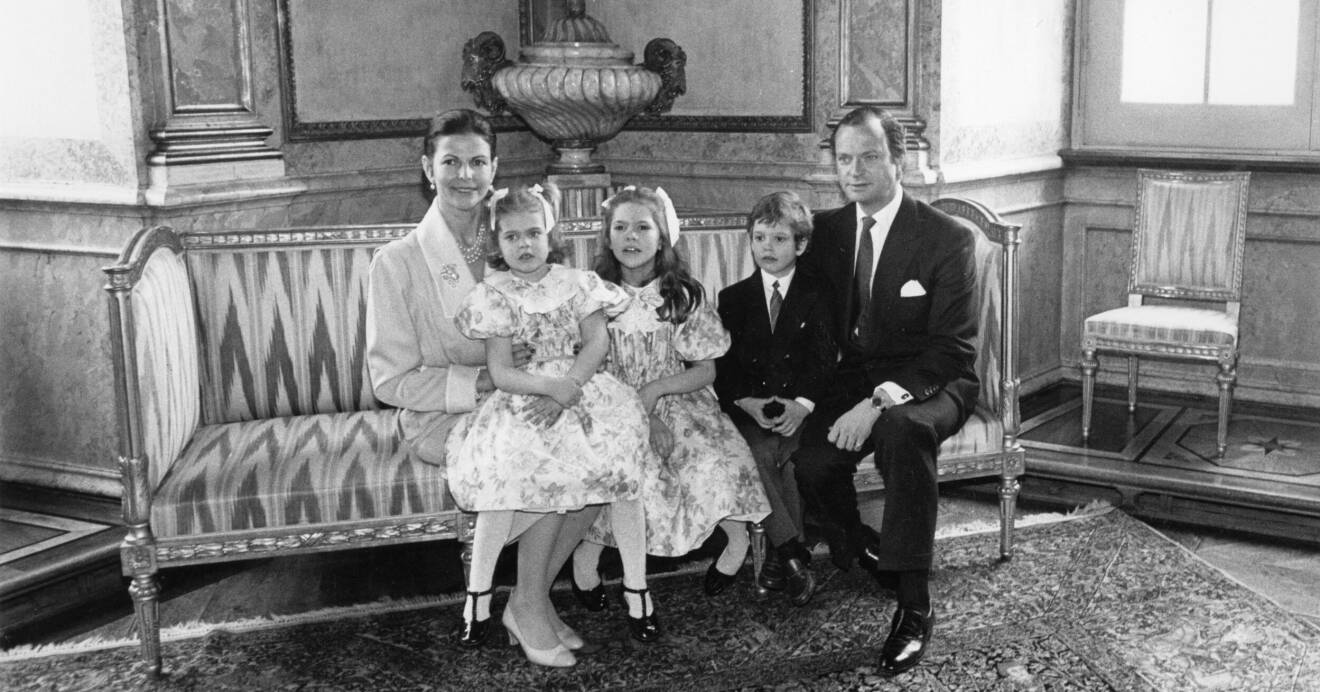 Födelsedagsfotografering på kungens 40-års dag Kung Carl XVI Gustaf med drottning Silvia och barnen Victoria, Madeleine och Carl Philip