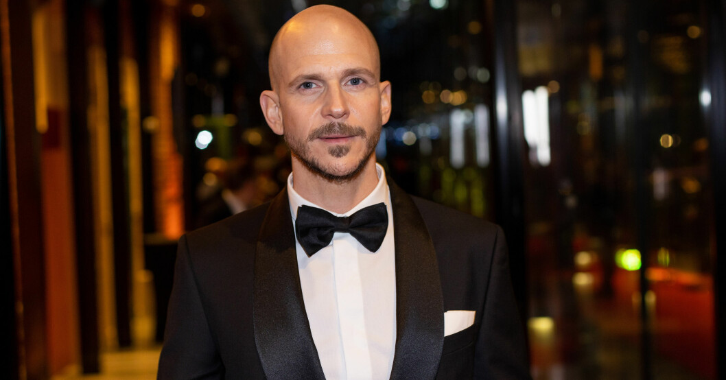 Gustaf Skarsgård tar över efter Krister Henriksson. Gustaf Skarsgård tar över rollen.