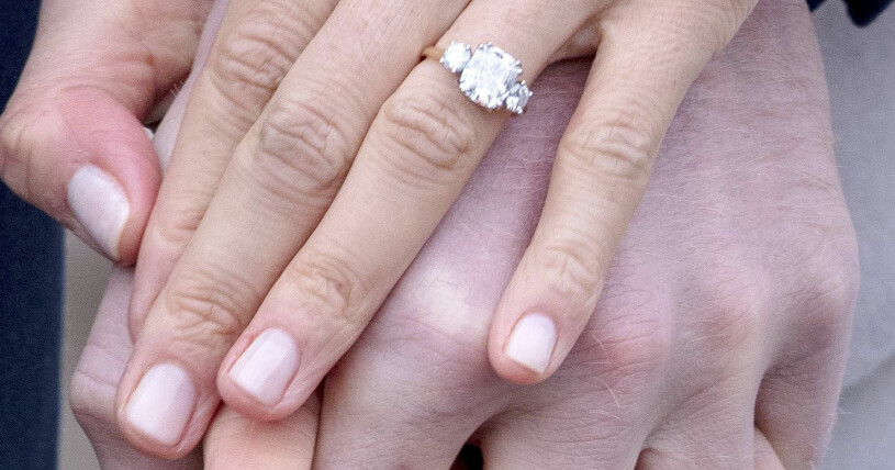 Två av diamanterna på Meghans förlovningsring kommer från Dianas samling. Foto: Meghan Markle förlovningsring