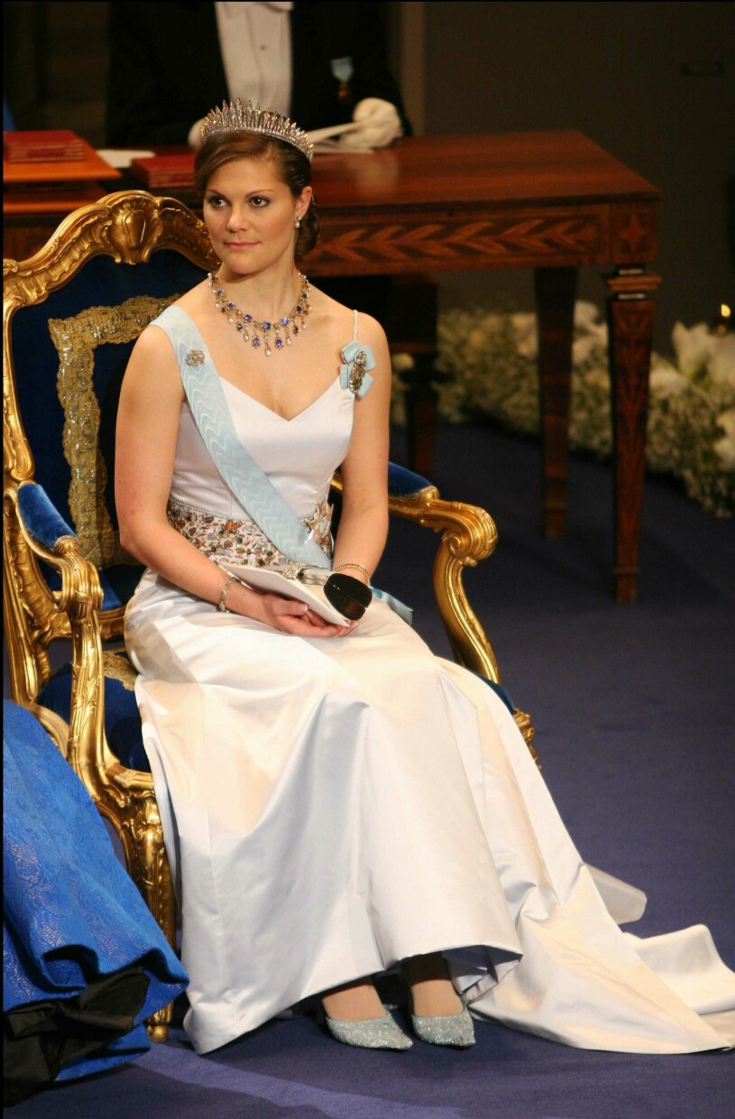 2005 bjöd kronprinsessan Victoria på brudlook – och var strålande vacker. Kronprinsessan Victorias Nobelklänning 2005