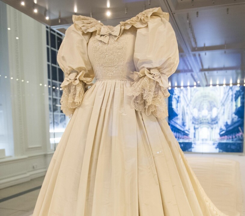 Prinsessan Dianas brudklänning visas Utställning på Kensington Palace i London