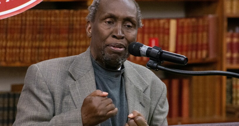 Ngũgĩ wa Thiong'o fick sonen Björn när han bodde i Stockholm på 1980-talet.