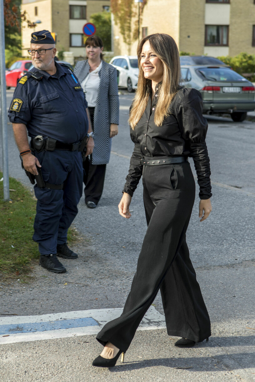 En sorgklädd prinsessan Sofia – fyra dagar efter drottning Elizabeths död. En svartklädd prinsessan Sofia – efter drottning Elizabeths död
