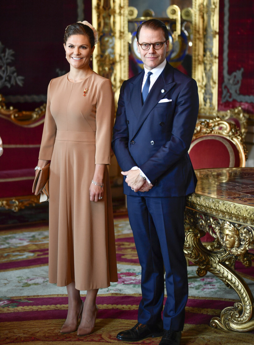 Kronprinsessan i sin klänning från Andiata. Kronprinsessan Victoria Prins Daniel beige klänning Andiata