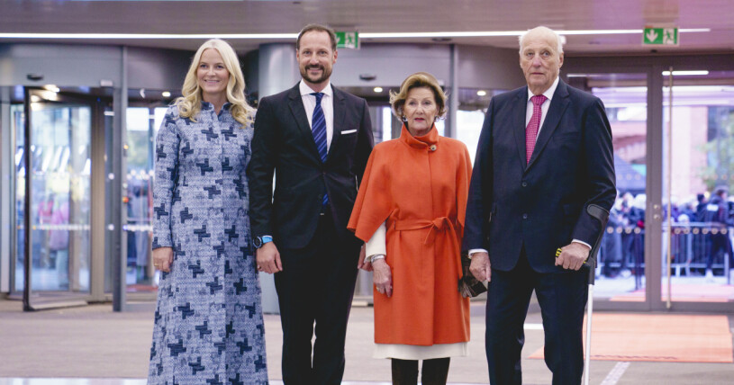 Kronprinsessan Mette-Marit med kronprins Haakon, drottning Sonja och kung Harald på öppningen av museumet Munch i Olso tidigare i veckan. Kronprinsessan Mette-Marit, kronprins Haakon, drottning Sonja och kung Harald